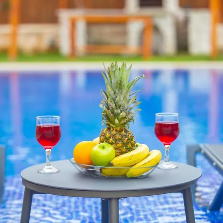 Villa Agavilla1 Kasta Havuzlu Korunakli Muestakil Kas