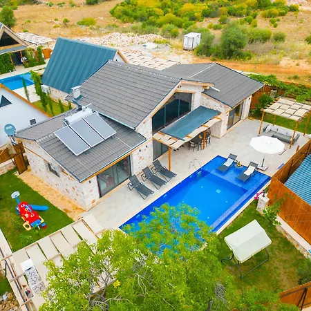 Agavilla1 Kasta Havuzlu Korunakli Muestakil Villa Kas